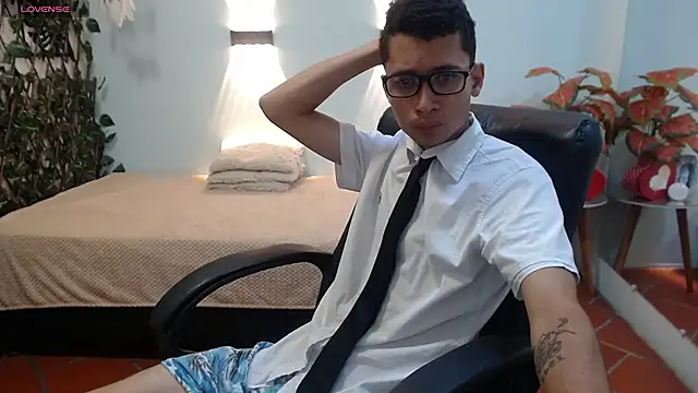 Snapshot of LucassSmith11 chatting on December 3, 2025, 12:04 pm LucassSmith11 online show from December 3, 2025, 12:04 pm