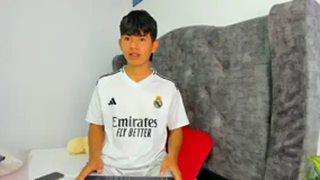 Mikke18 online show from February 1, 2026, 6:06 pm