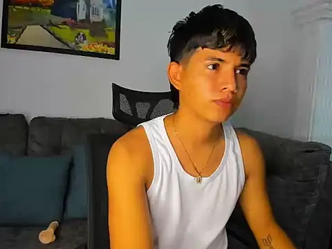 Snapshot of Mikke18 chatting on December 2, 2025, 8:43 pm Mikke18 online show from December 2, 2025, 8:43 pm