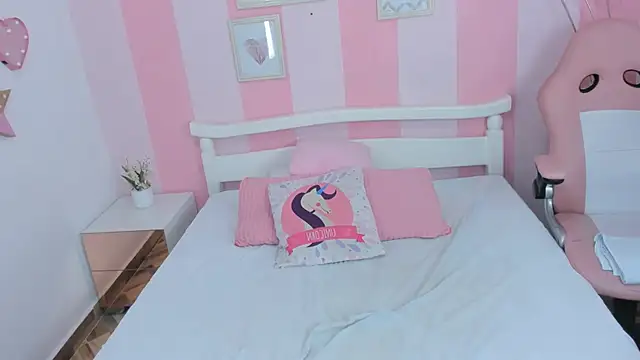 Snapshot of Amaia_Monroe chatting on December 5, 2025, 4:27 pm Amaia Monroe online show from December 5, 2025, 4:27 pm