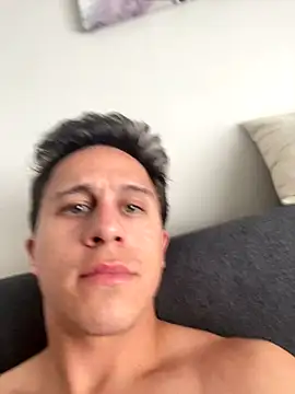 Snapshot of Emanueldickarg chatting on December 13, 2025, 8:04 pm Emanueldickarg online show from December 13, 2025, 8:04 pm