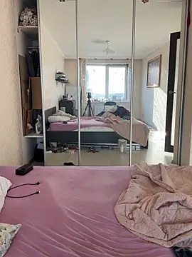 MurrbyAliceMoore online show from December 19, 2025, 11:45 am