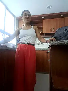 Snapshot of AnitaDuque chatting on December 3, 2025, 1:43 pm AnitaDuque online show from December 3, 2025, 1:43 pm