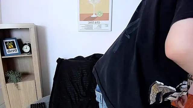 Snapshot of daniellesins2 chatting on December 15, 2025, 8:58 pm daniellesins2 online show from December 15, 2025, 8:58 pm