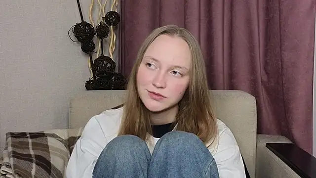 Snapshot of BibiStapler chatting on December 14, 2025, 6:35 pm BibiStapler online show from December 14, 2025, 6:35 pm