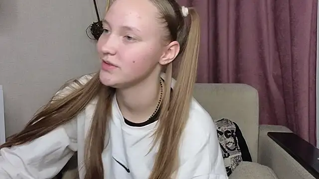 Snapshot of BibiStapler chatting on December 13, 2025, 8:04 pm BibiStapler online show from December 13, 2025, 8:04 pm