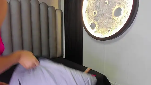 Snapshot of sarah_cleir chatting on December 2, 2025, 1:46 pm sarah cleir online show from December 2, 2025, 1:46 pm