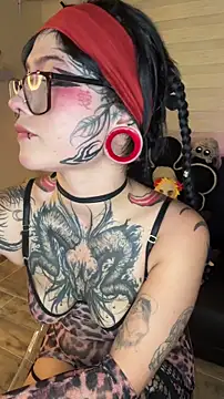 Snapshot of AryRousse chatting on December 2, 2025, 11:06 pm AryRousse online show from December 2, 2025, 11:06 pm