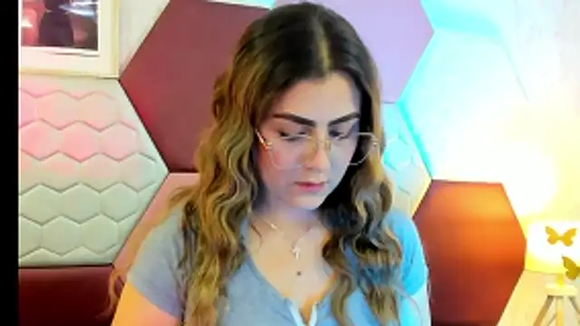 Snapshot of AriaRous chatting on April 28, 2026, 4:33 pm AriaRous online show from April 28, 2026, 4:33 pm