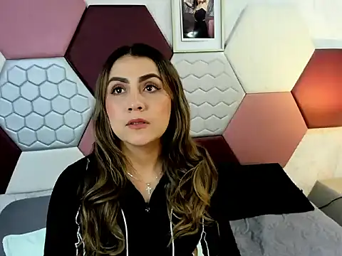 Snapshot of AriaRous chatting on May 5, 2026, 3:48 pm AriaRous online show from May 5, 2026, 3:48 pm