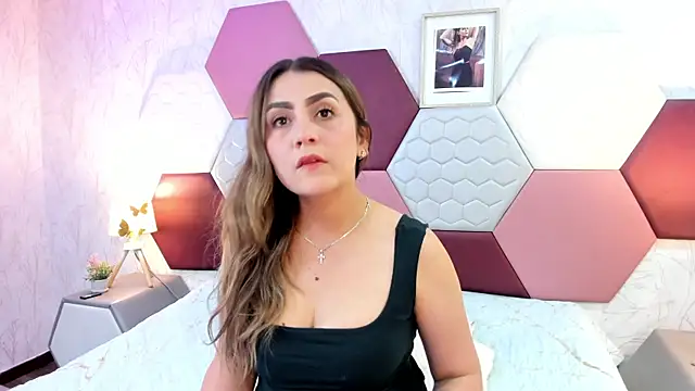 Snapshot of AriaRous chatting on April 25, 2026, 6:05 pm AriaRous online show from April 25, 2026, 6:05 pm