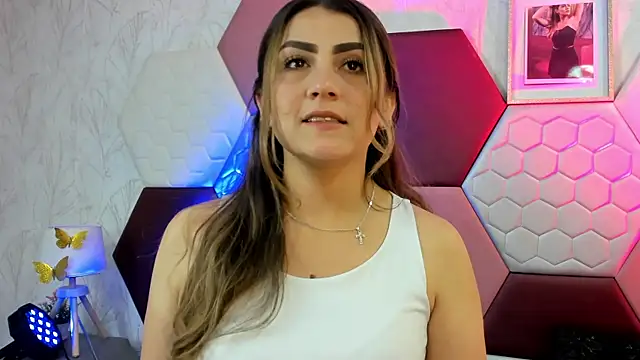Snapshot of AriaRous chatting on May 4, 2026, 2:42 pm AriaRous online show from May 4, 2026, 2:42 pm