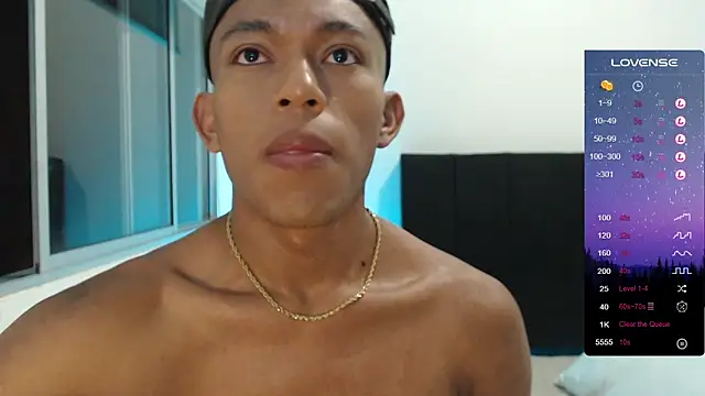 Snapshot of santinaughty chatting on December 3, 2025, 12:12 am santinaughty online show from December 3, 2025, 12:12 am