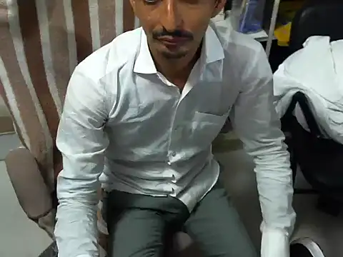 TwinklyBasket897 online show from December 4, 2025, 4:50 pm