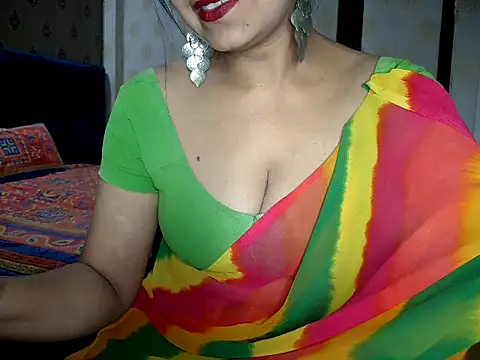 Hotronita123 online show from June 15, 2026, 5:45 pm