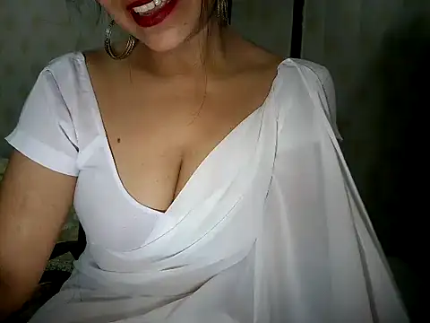Hotronita123 online show from June 5, 2026, 5:29 pm