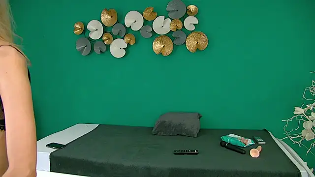 RoxanneJoy online show from April 22, 2026, 4:19 am