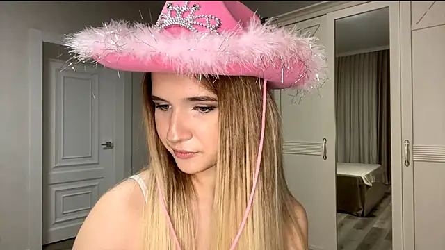 Snapshot of VikkiWittel chatting on December 5, 2025, 5:55 pm VikkiWittel online show from December 5, 2025, 5:55 pm