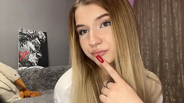 Snapshot of VikkiWittel chatting on December 4, 2025, 5:01 pm VikkiWittel online show from December 4, 2025, 5:01 pm