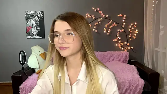 Snapshot of VikkiWittel chatting on December 14, 2025, 4:12 pm VikkiWittel online show from December 14, 2025, 4:12 pm