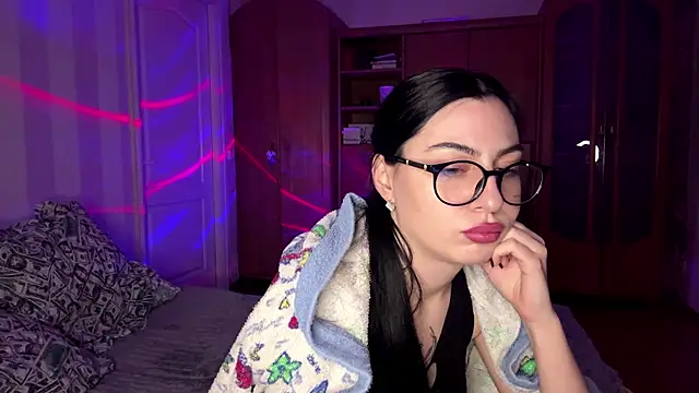 Snapshot of Radiant_Luna chatting on December 15, 2025, 6:25 pm Radiant Luna online show from December 15, 2025, 6:25 pm