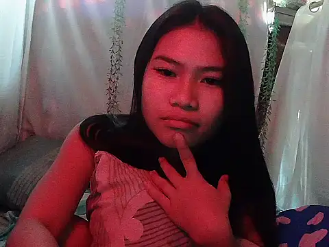 Snapshot of Allysonxx05 chatting on December 2, 2025, 1:28 am Allysonxx05 online show from December 2, 2025, 1:28 am