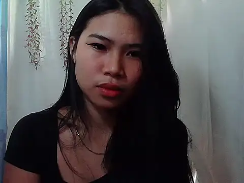 Snapshot of Allysonxx05 chatting on December 15, 2025, 1:00 am Allysonxx05 online show from December 15, 2025, 1:00 am