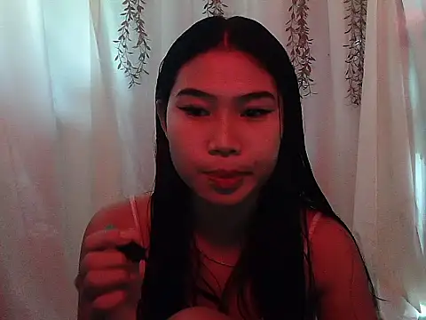 Snapshot of Allysonxx05 chatting on December 5, 2025, 4:00 am Allysonxx05 online show from December 5, 2025, 4:00 am