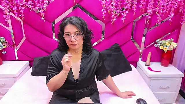 Snapshot of Alexa_Sanz chatting on December 5, 2025, 7:34 pm Alexa Sanz online show from December 5, 2025, 7:34 pm