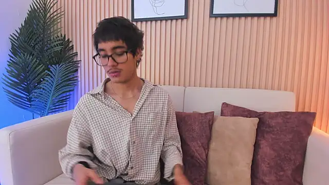 Antonio rowan online show from December 5, 2025, 1:43 pm