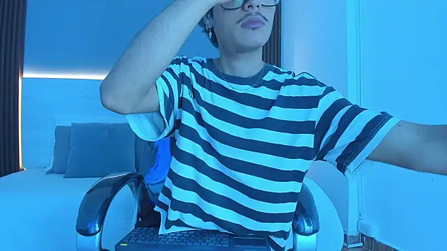 Antonio rowan online show from December 3, 2025, 1:32 pm