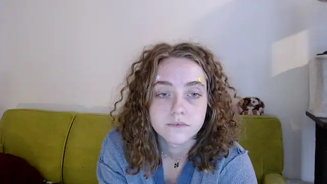 Snapshot of DeliaBlew chatting on December 17, 2025, 6:02 pm DeliaBlew online show from December 17, 2025, 6:02 pm