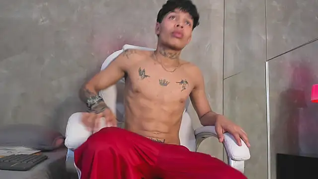 Snapshot of Renzo_Dogan chatting on December 13, 2025, 8:04 pm Renzo Dogan online show from December 13, 2025, 8:04 pm