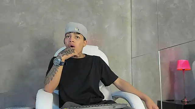 Snapshot of Renzo_Dogan chatting on December 4, 2025, 2:54 am Renzo Dogan online show from December 4, 2025, 2:54 am