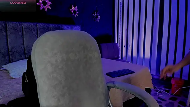 Cherrybombs  online show from April 23, 2026, 4:08 am