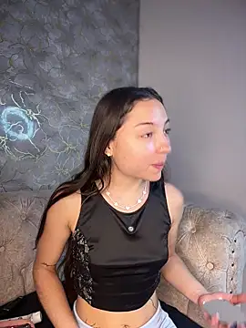 Mia Luxor online show from July 17, 2026, 11:40 am