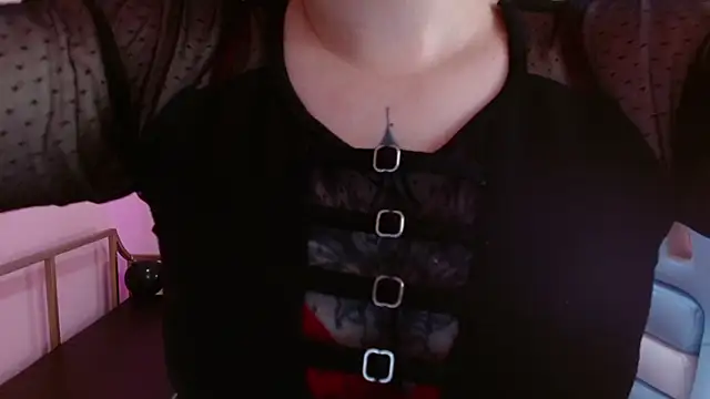 Snapshot of Keila_x_ chatting on December 2, 2025, 8:54 pm Keila x online show from December 2, 2025, 8:54 pm