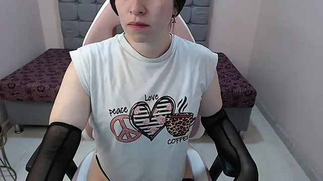 Keila x  online show from December 21, 2025, 1:13 pm