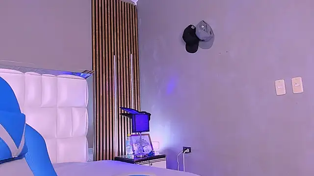 Snapshot of xCharlotte_20 chatting on December 3, 2025, 1:54 pm xCharlotte 20 online show from December 3, 2025, 1:54 pm