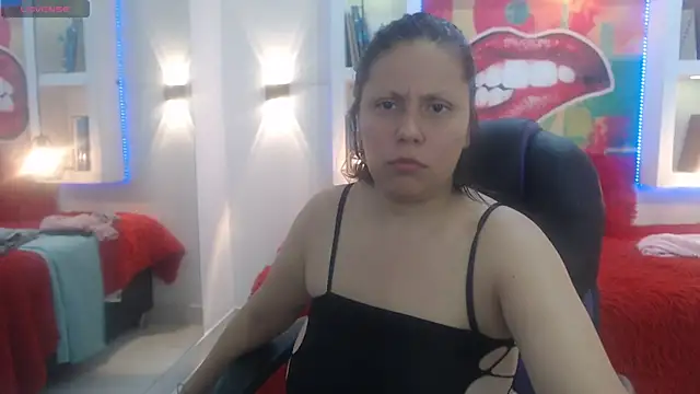 Snapshot of kati_momy chatting on December 1, 2025, 2:29 pm kati momy online show from December 1, 2025, 2:29 pm