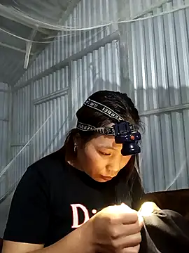 Snapshot of Evelyn-n chatting on March 5, 2026, 12:57 pm Evelyn-n online show from March 5, 2026, 12:57 pm