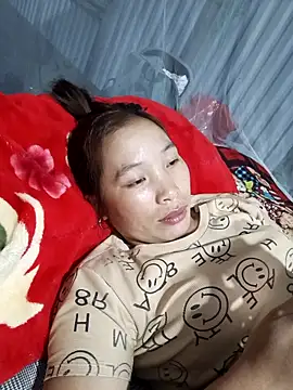 Snapshot of Evelyn-n chatting on December 4, 2025, 12:37 pm Evelyn-n online show from December 4, 2025, 12:37 pm