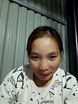 Snapshot of Evelyn-n chatting on December 1, 2025, 12:39 pm Evelyn-n online show from December 1, 2025, 12:39 pm