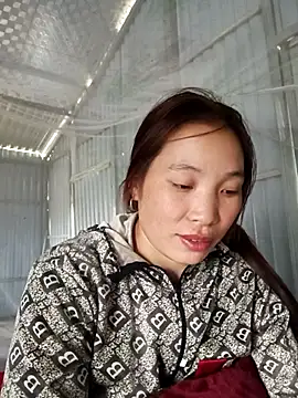 Snapshot of Evelyn-n chatting on December 5, 2025, 6:56 am Evelyn-n online show from December 5, 2025, 6:56 am