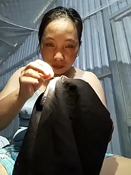 Snapshot of Evelyn-n chatting on February 18, 2026, 1:58 am Evelyn-n online show from February 18, 2026, 1:58 am