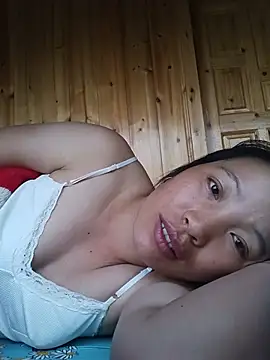 Evelyn-n online show from July 28, 2026, 11:04 pm