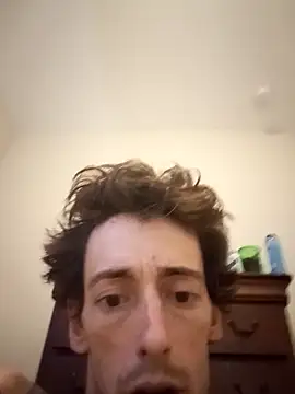 Snapshot of Queen4535t chatting on December 14, 2025, 7:41 pm Queen4535t online show from December 14, 2025, 7:41 pm