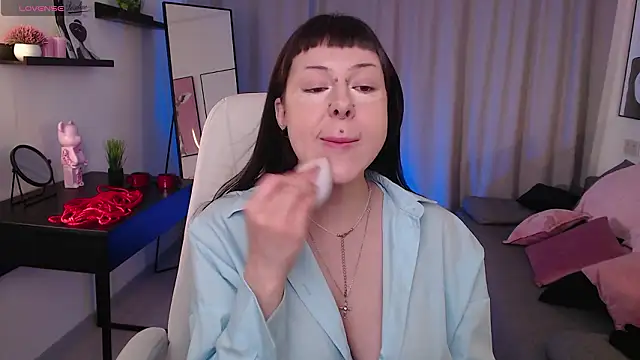 Eliza Bennet online show from March 11, 2026, 7:35 am