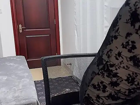 Snapshot of A-ZJunn chatting on December 16, 2025, 11:47 am A-ZJunn online show from December 16, 2025, 11:47 am