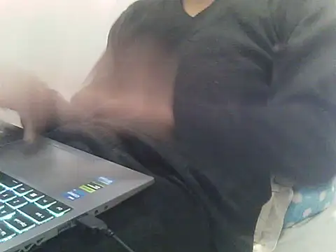 kalalund-up online show from December 3, 2025, 3:33 pm